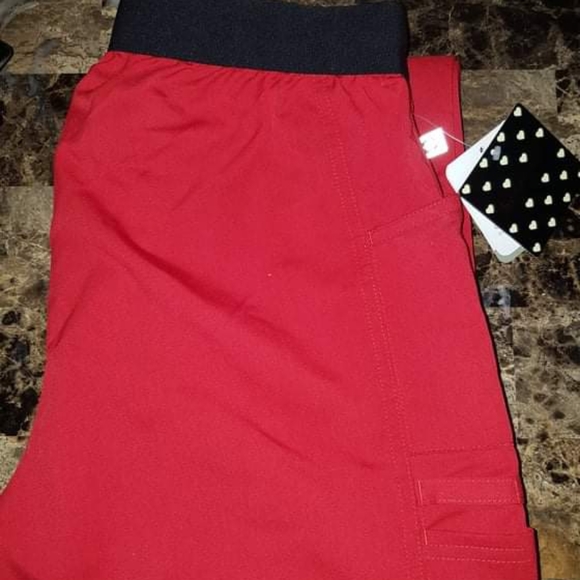 Scrubs - Picture 3 of 3